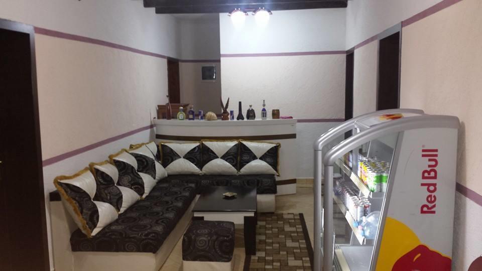 Hotel Buza New Shtoj Kültér fotó