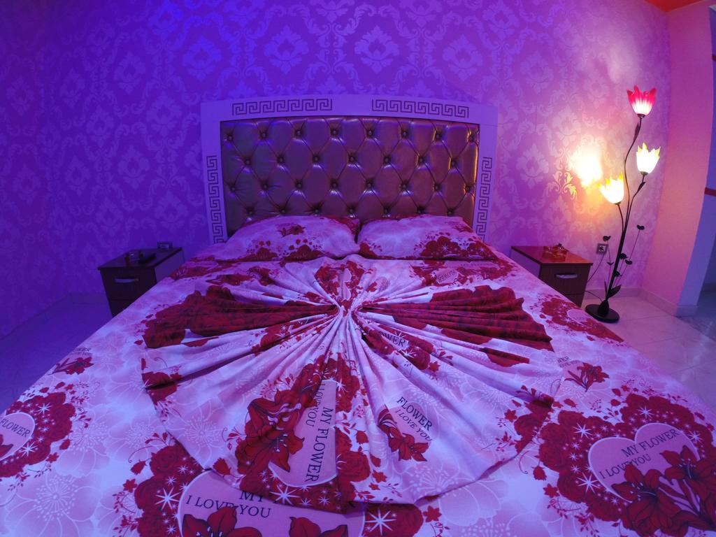 Hotel Buza New Shtoj Kültér fotó