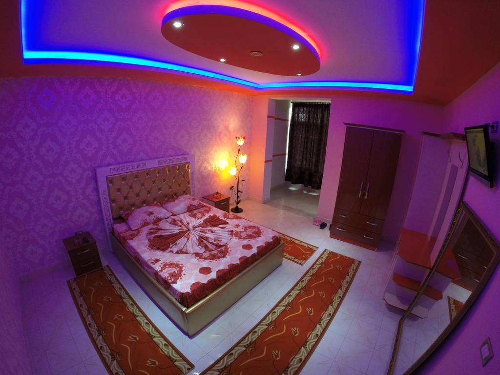 Hotel Buza New Shtoj Kültér fotó