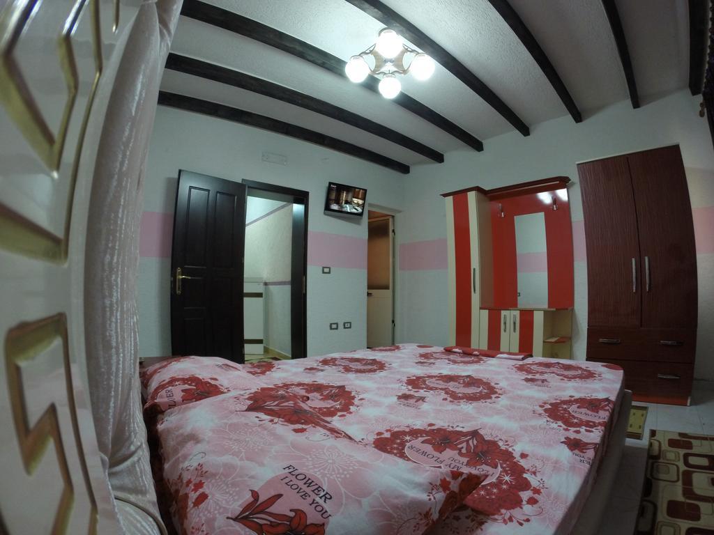 Hotel Buza New Shtoj Kültér fotó