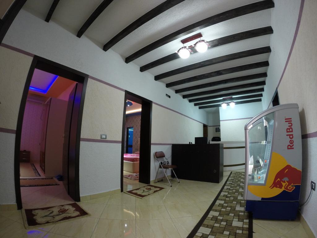 Hotel Buza New Shtoj Kültér fotó